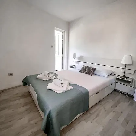 Central Apartments Bol アパート ボル